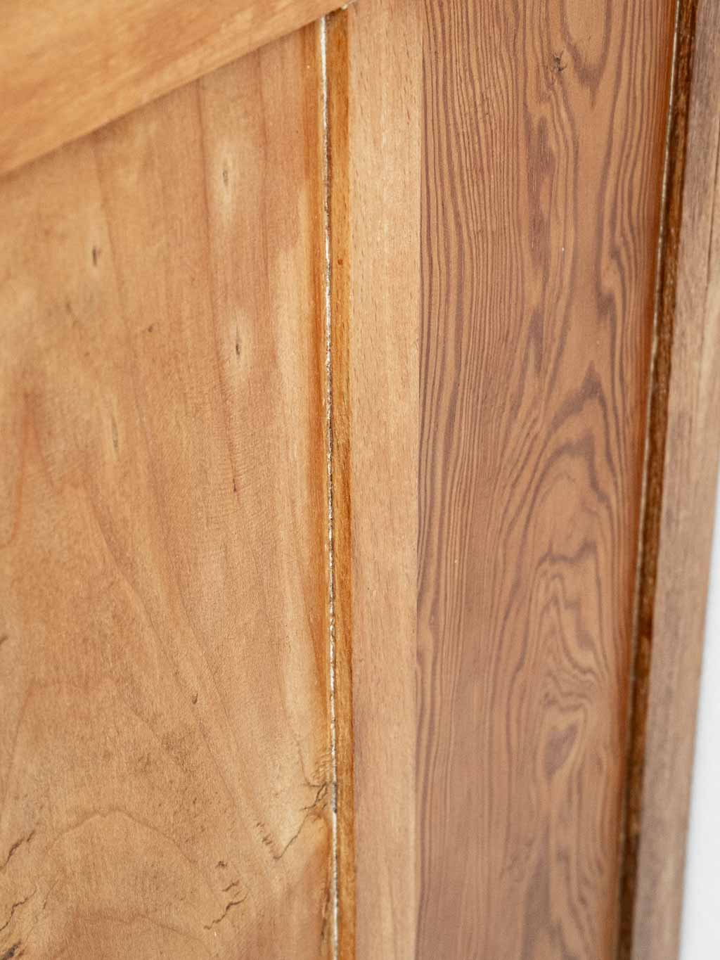 Ancien buffet parisien en bois, meuble de campagne rustique