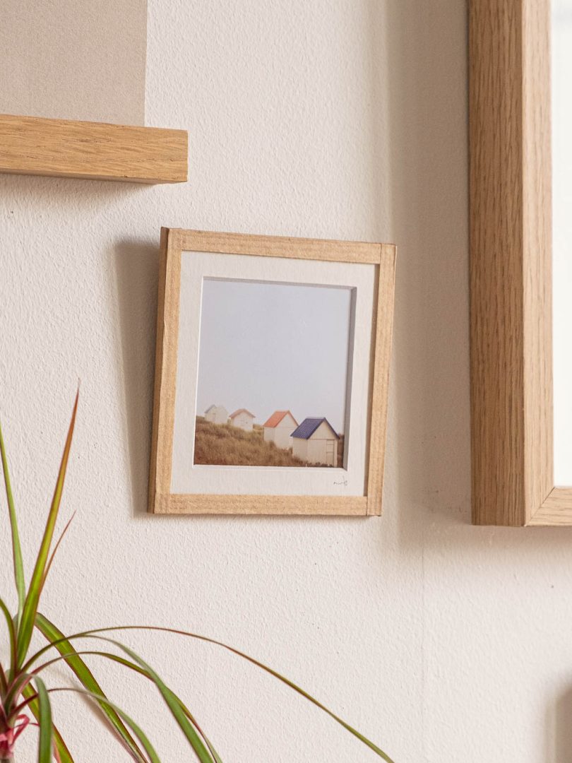 photographie encadrée : cabanes de plage Gouville
