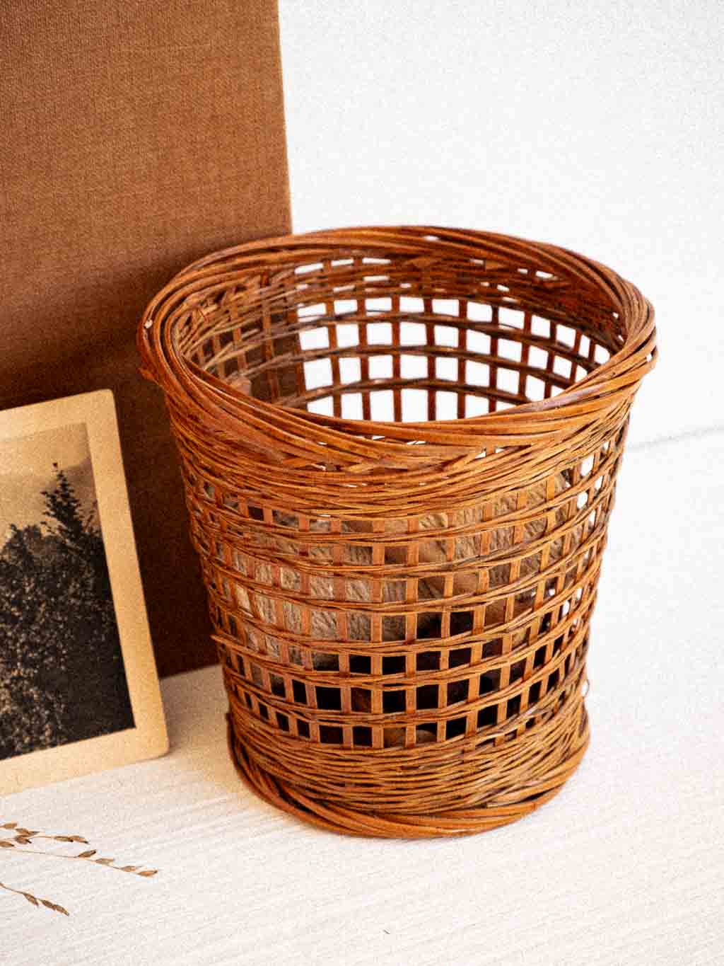 Petit cache-pot en rotin - révélé, brocante, art & déco responsable