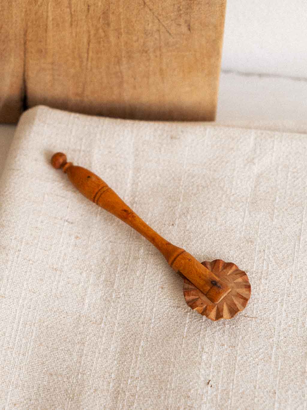 roulette à pâtes, ravioles en bois
