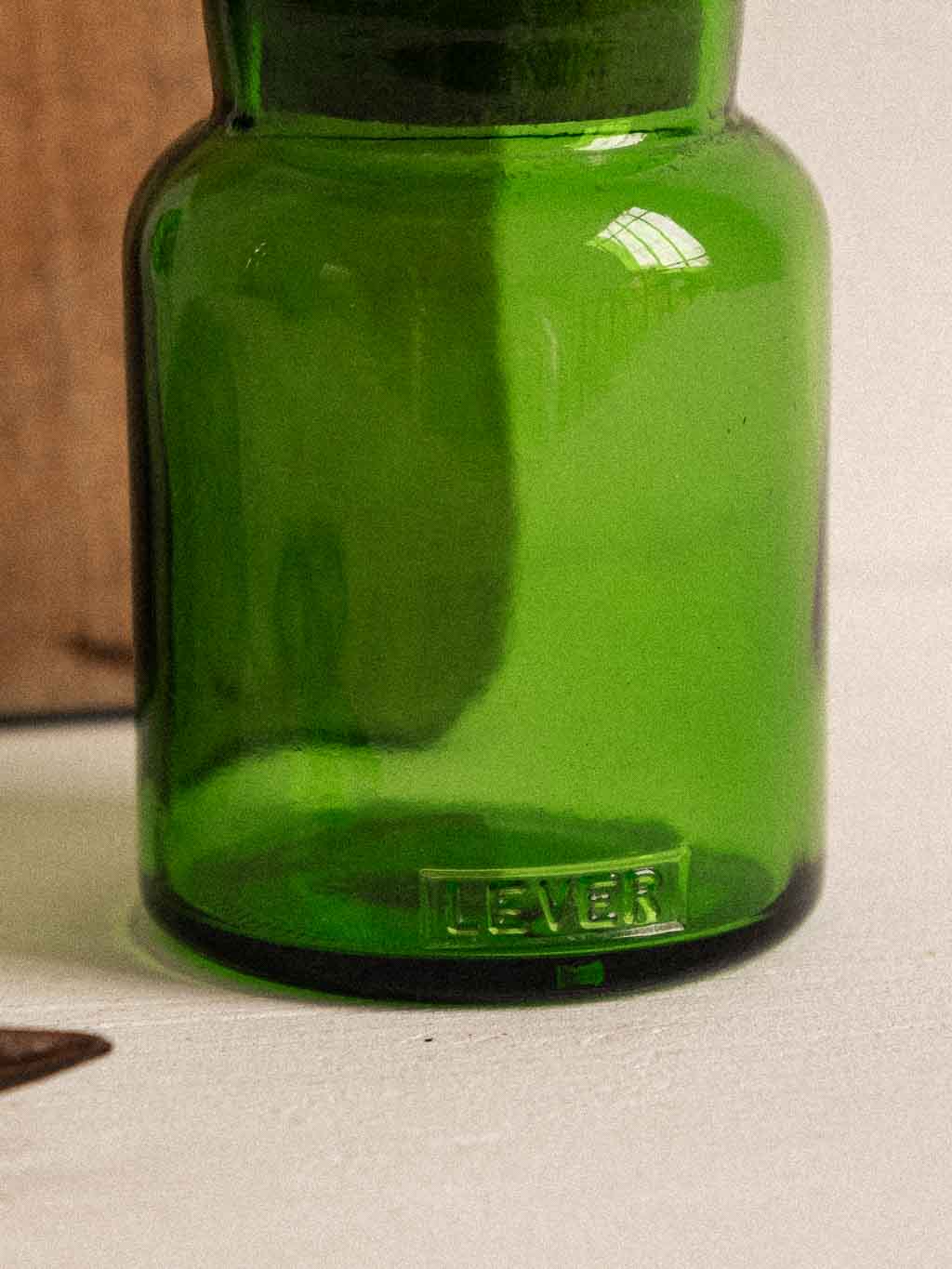 bocal d'apothicaire en verre vert marque LEVER