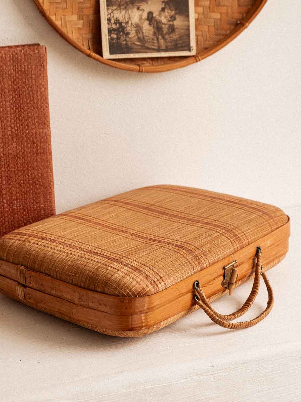 valise vintage en rotin 1960