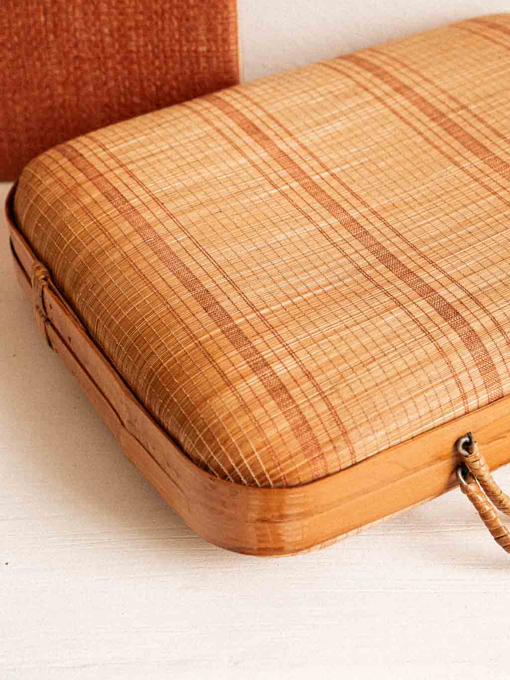 valise vintage en rotin 1960