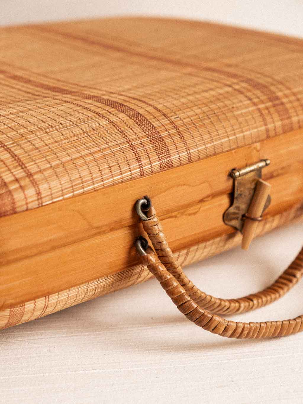 valise vintage en rotin 1960
