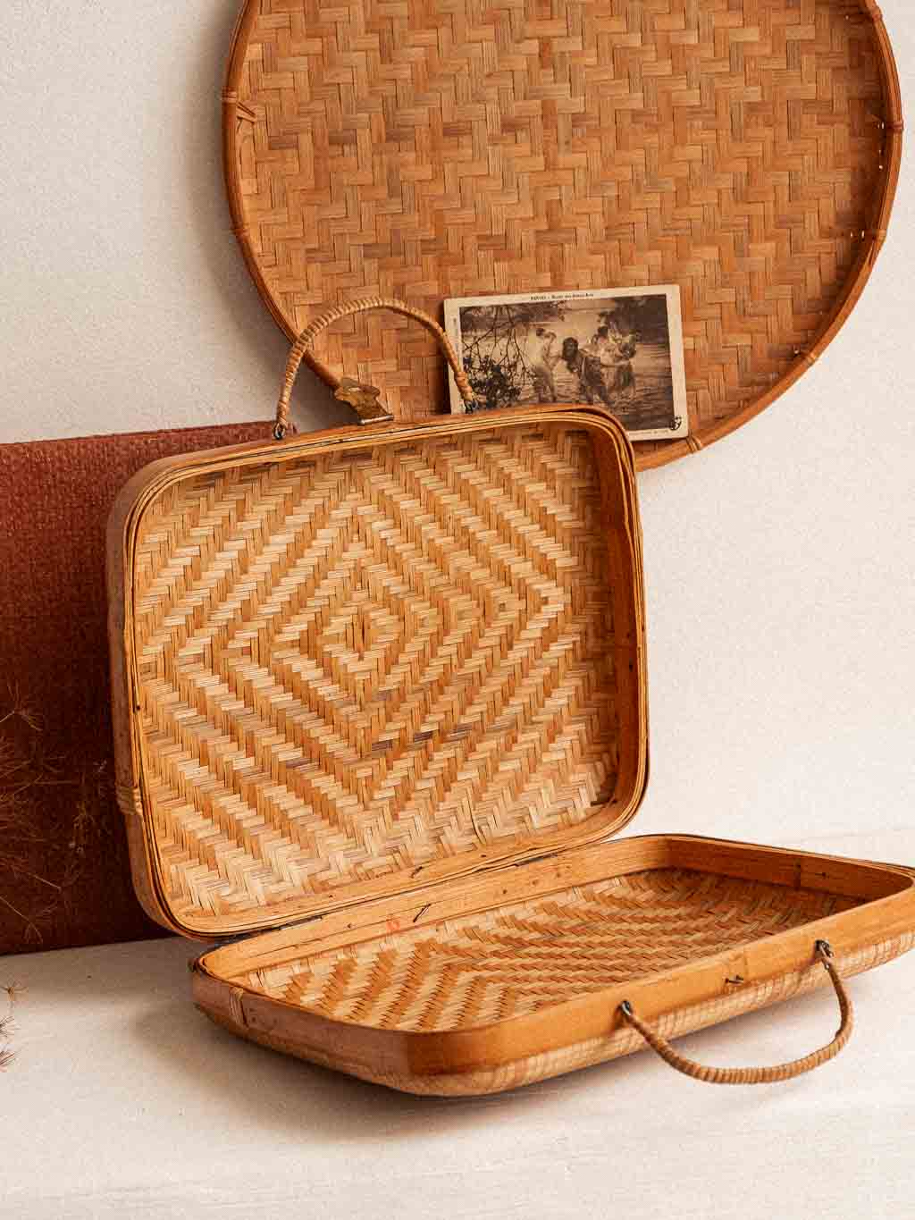valise vintage en rotin 1960