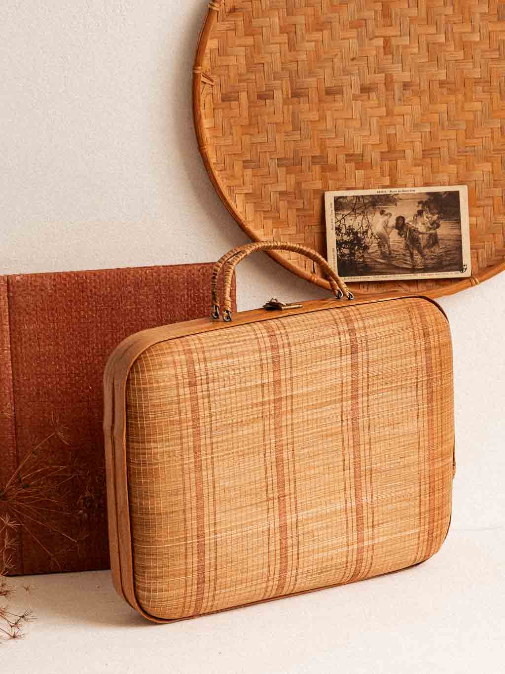 valise vintage en rotin 1960