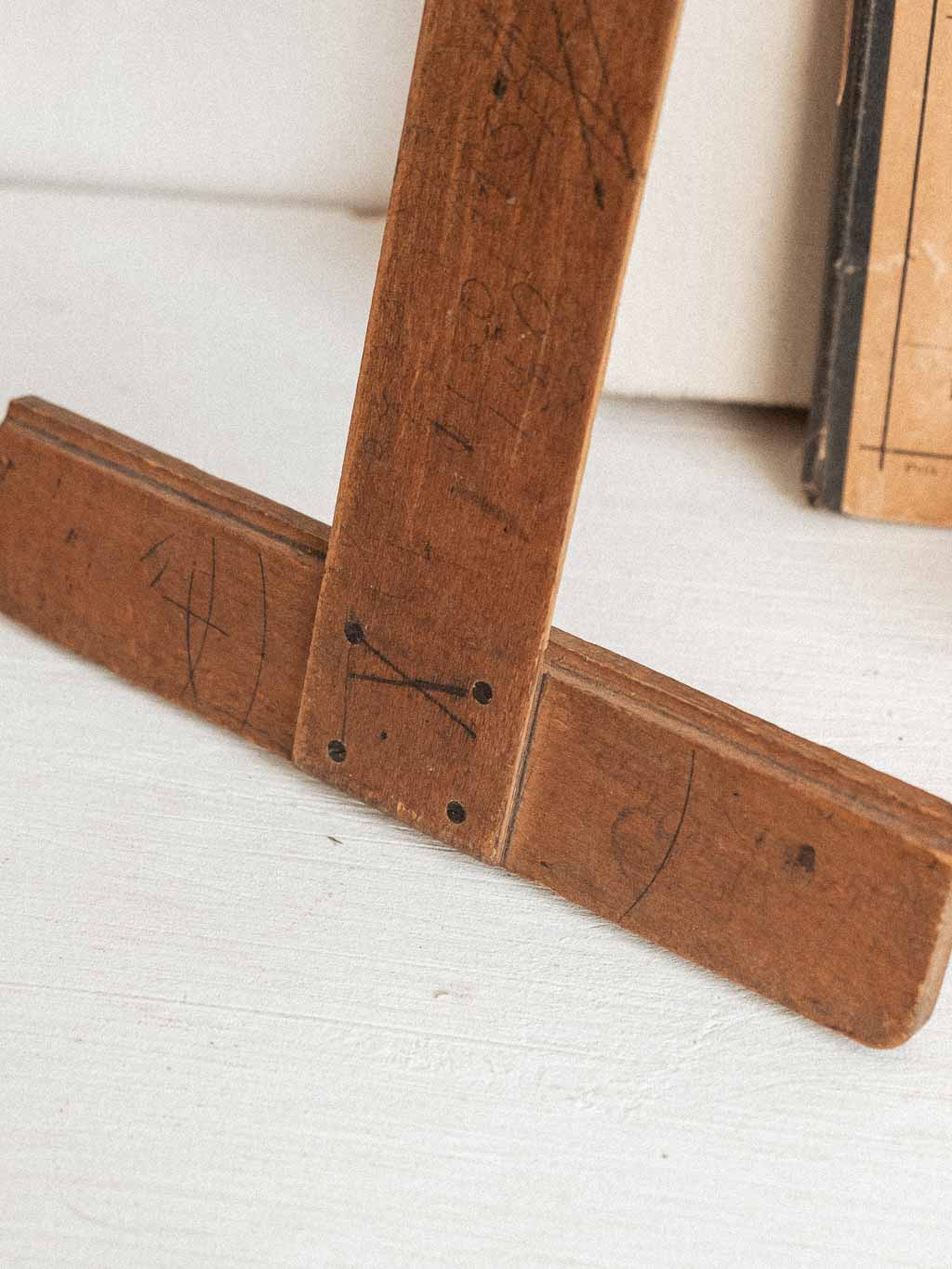 ancien té à dessin en bois