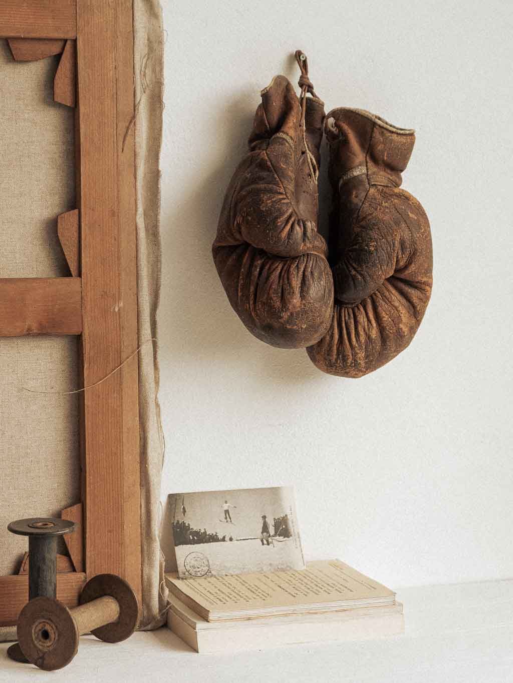 ancienne paire de gants de boxe en cuir