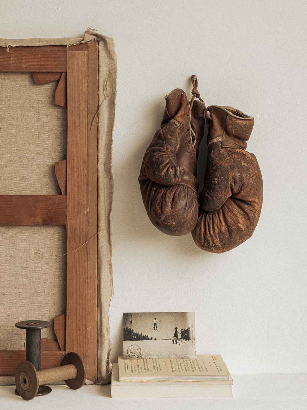ancienne paire de gants de boxe en cuir
