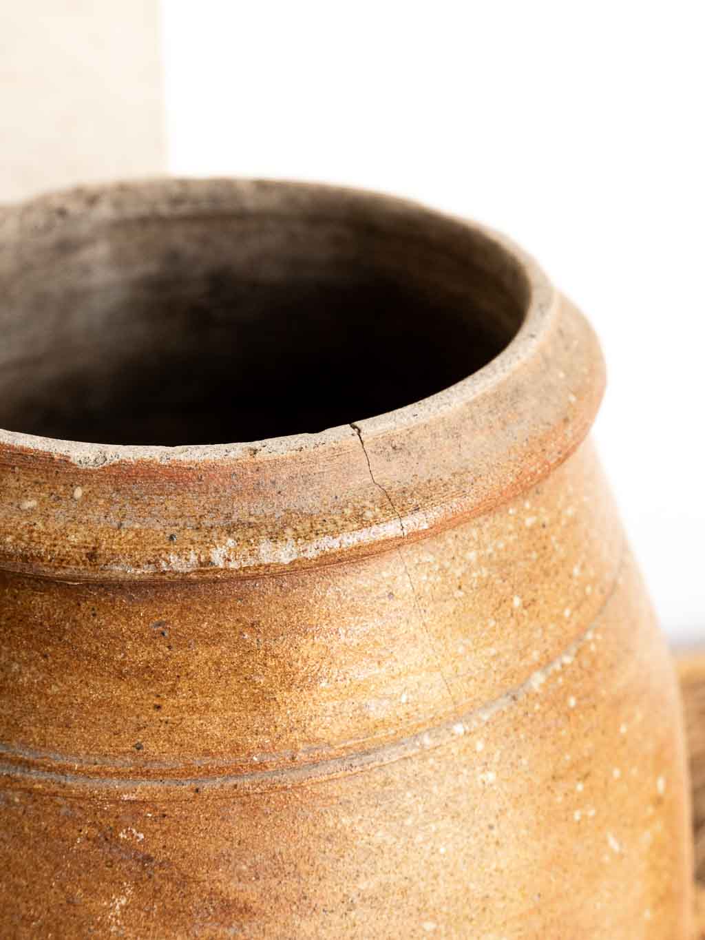 Pot ancien en grès poterie artisanale