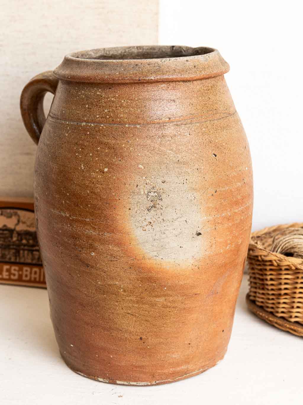 Pot ancien en grès poterie artisanale