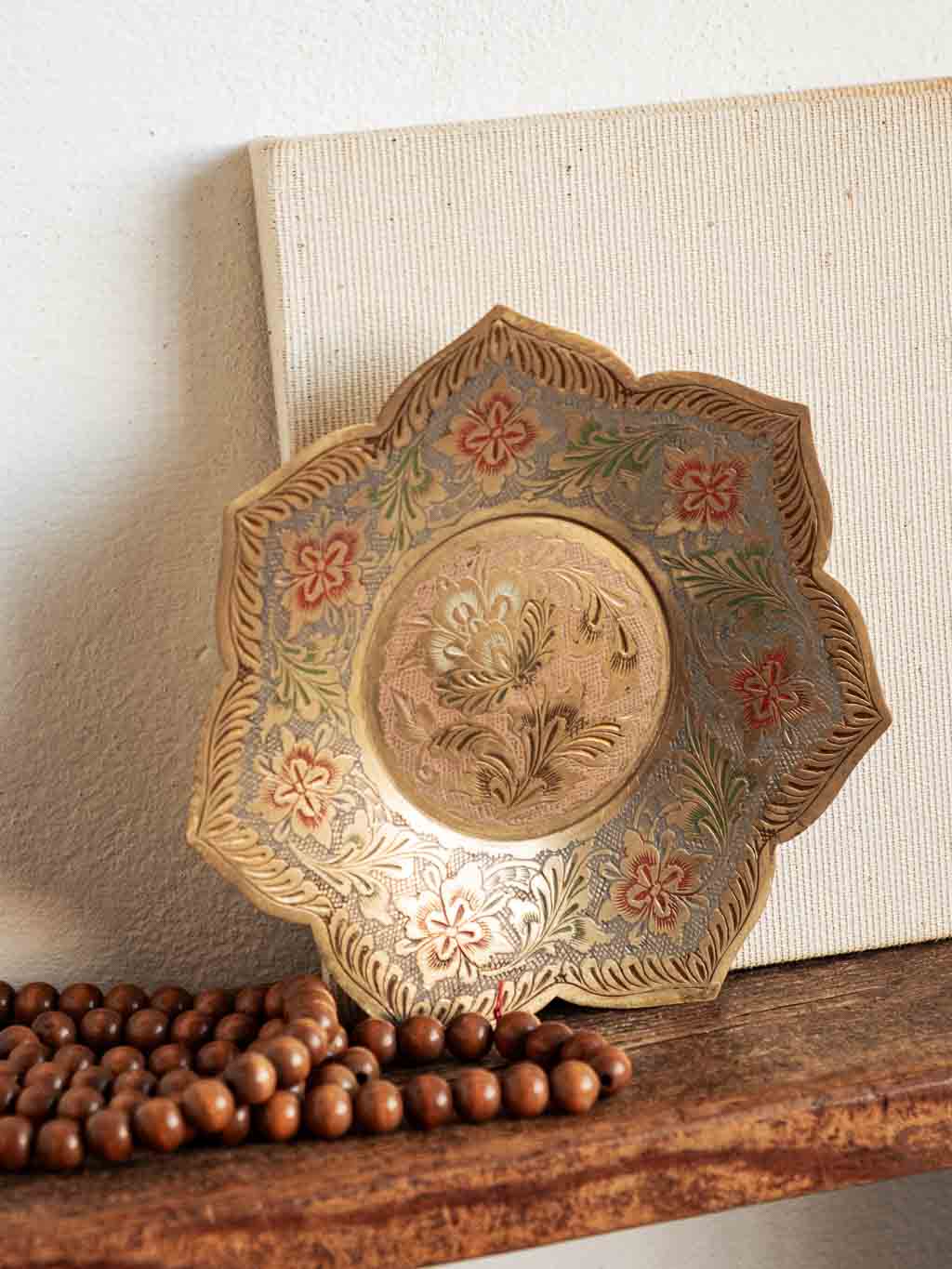 coupelle en laiton gravé motifs floraux