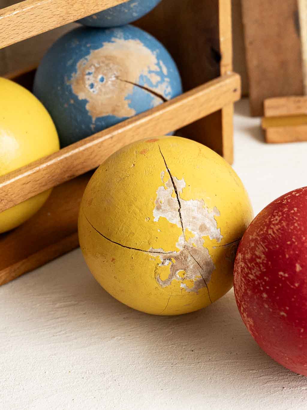 jeu de boule ancien en bois , boule bois peint