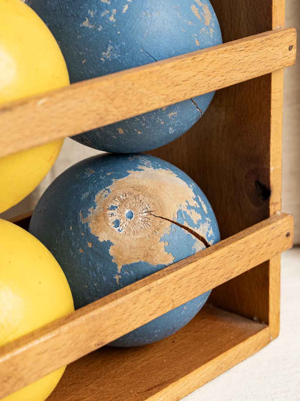 jeu de boule ancien en bois , boule bois peint