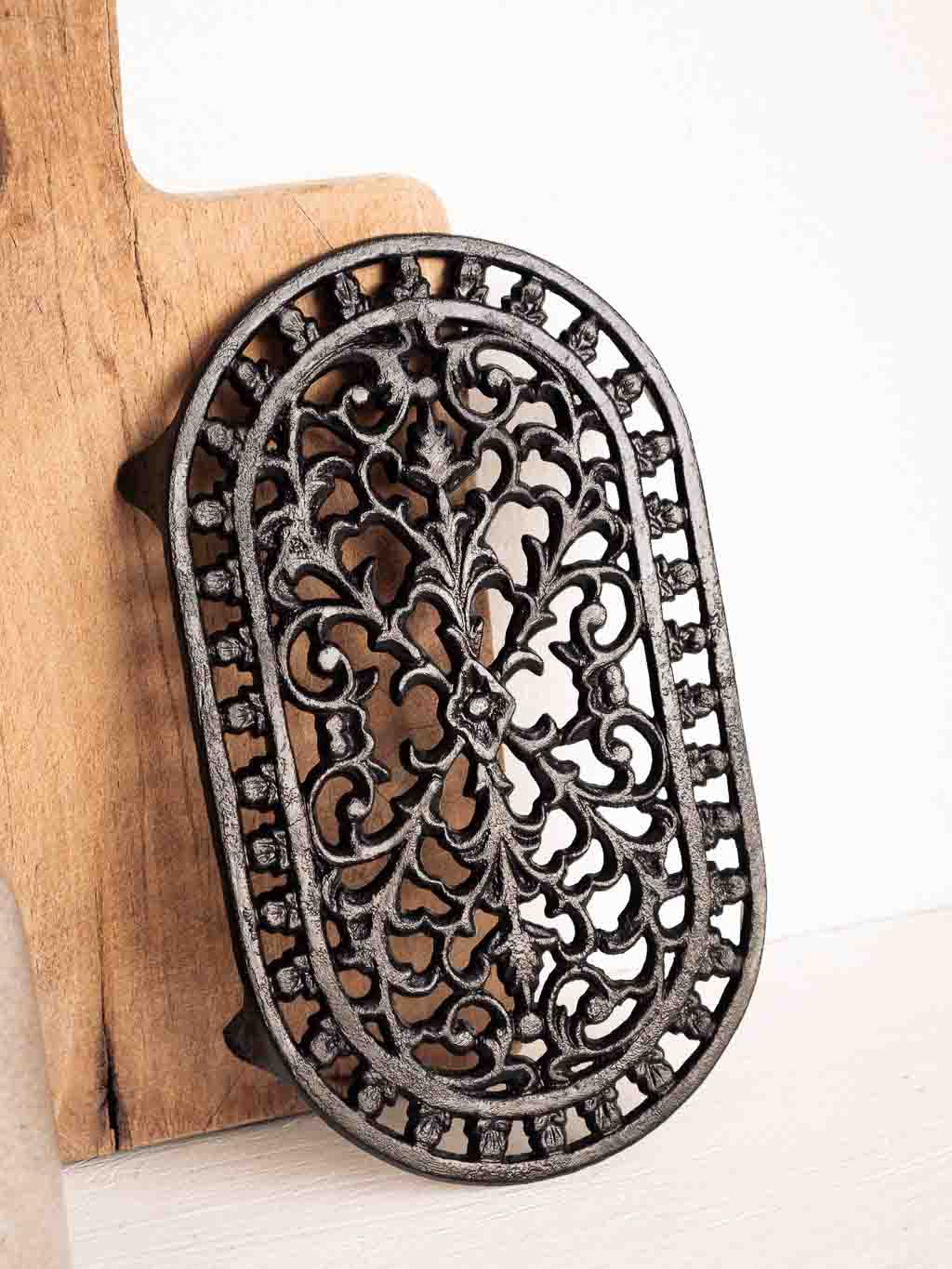 Dessous de plat vintage en font émaillée, noir