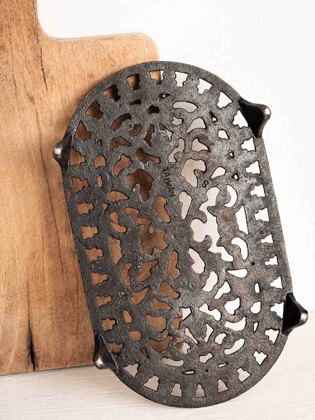 Dessous de plat vintage en font émaillée, noir