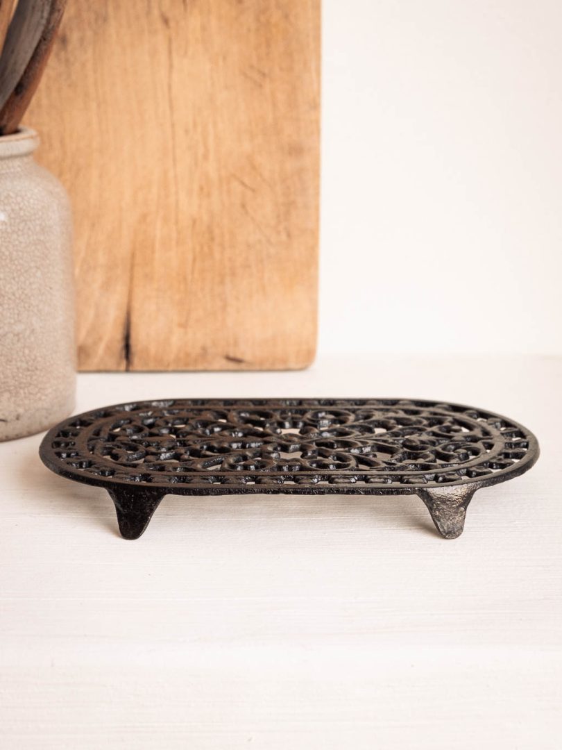 Dessous de plat vintage en font émaillée, noir