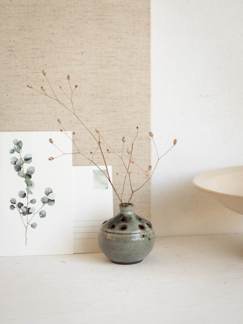 Vase Décoratif En Grès (céramique) Signé Avec Motif Floral - Occasion En Bon état