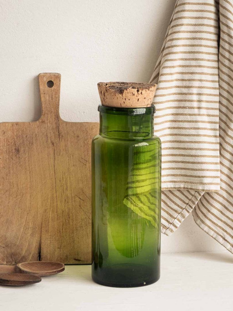 grand bocal en verre vert avec son bouchon en liège