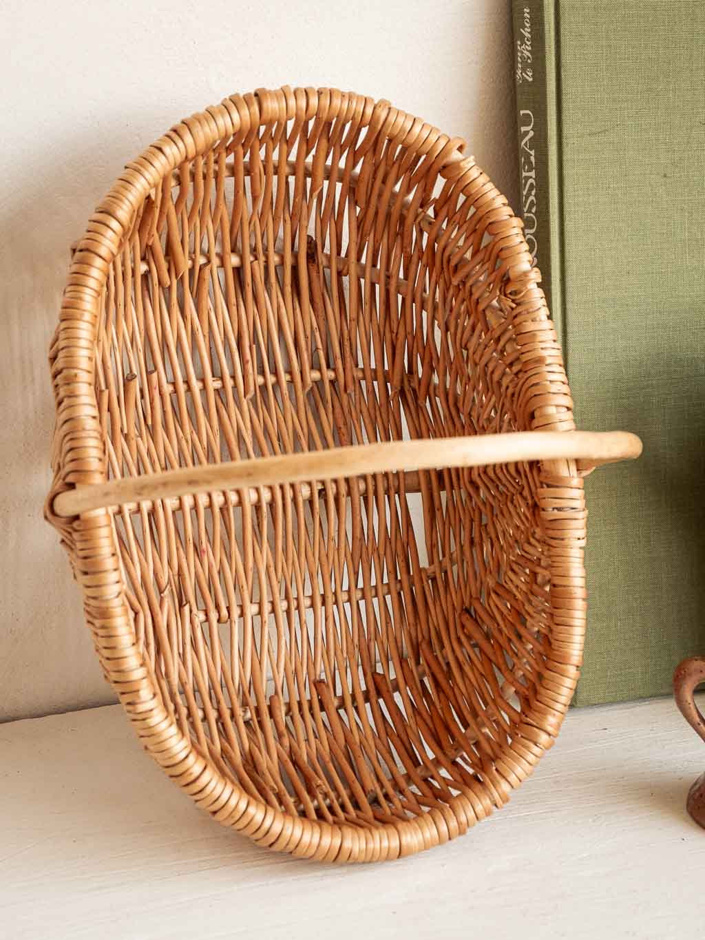 petit panier ancien en osier clair