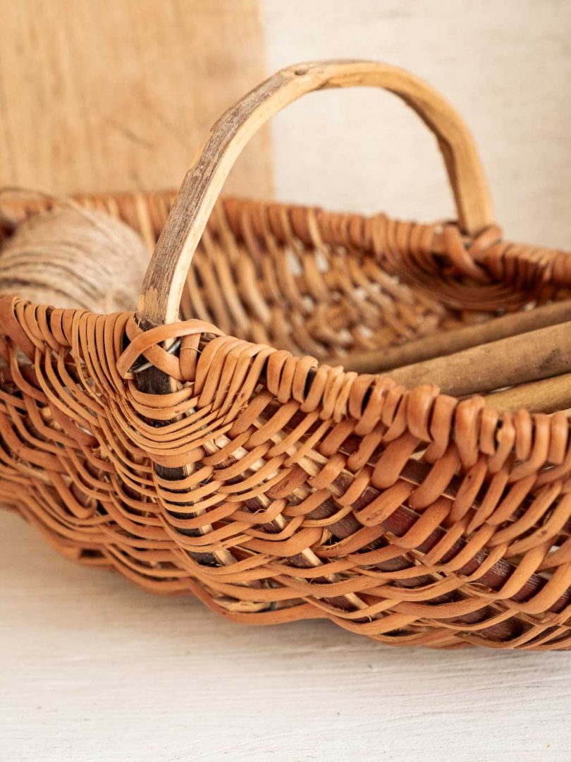 petit panier en osier pour cueillette