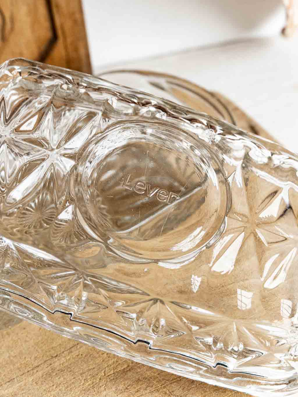 Beurrier vintage en verre moulé Lever