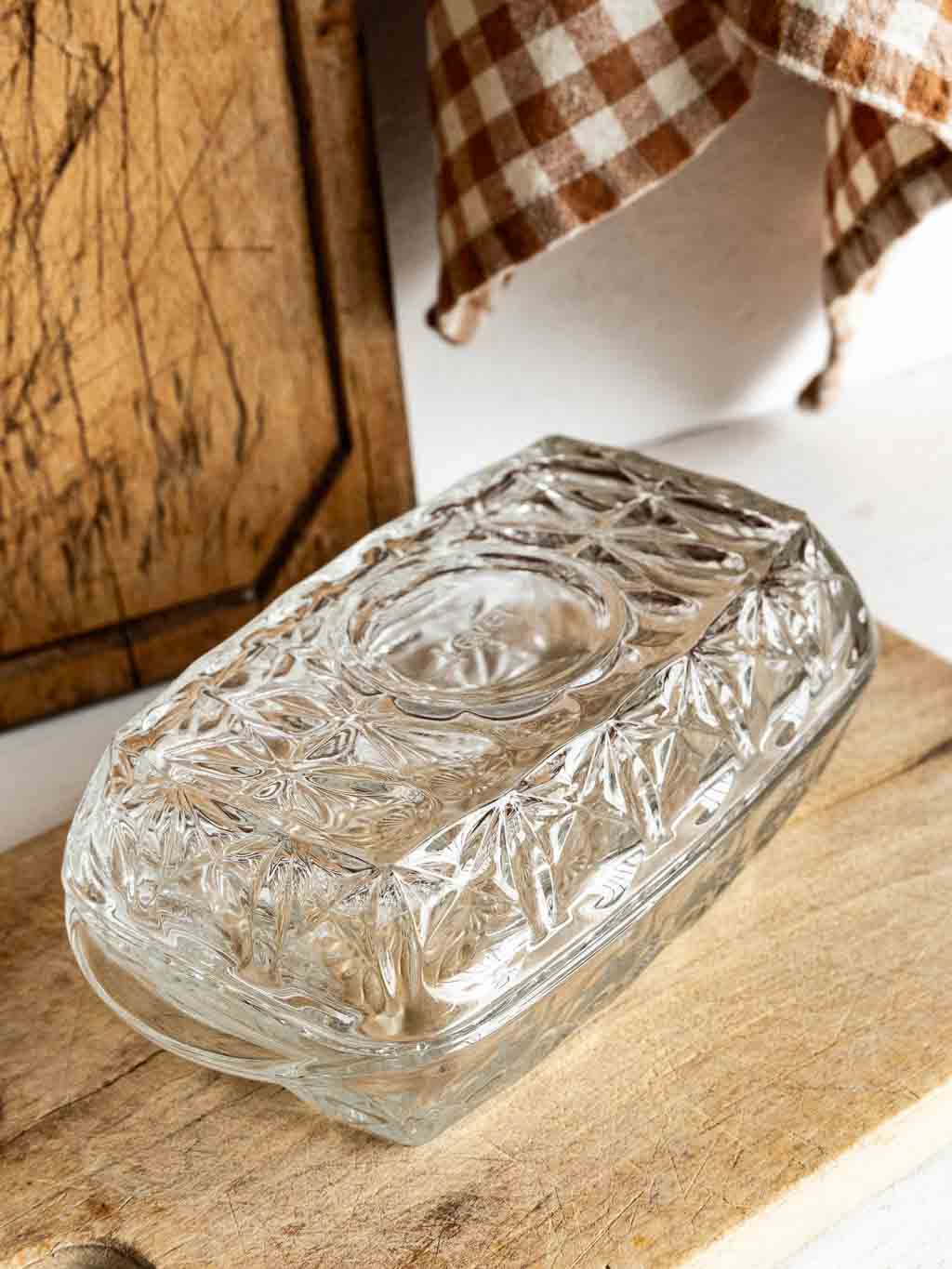 Beurrier vintage en verre moulé Lever