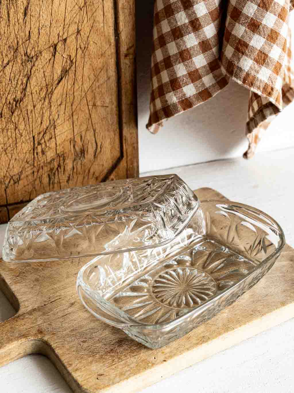 Beurrier vintage en verre moulé Lever