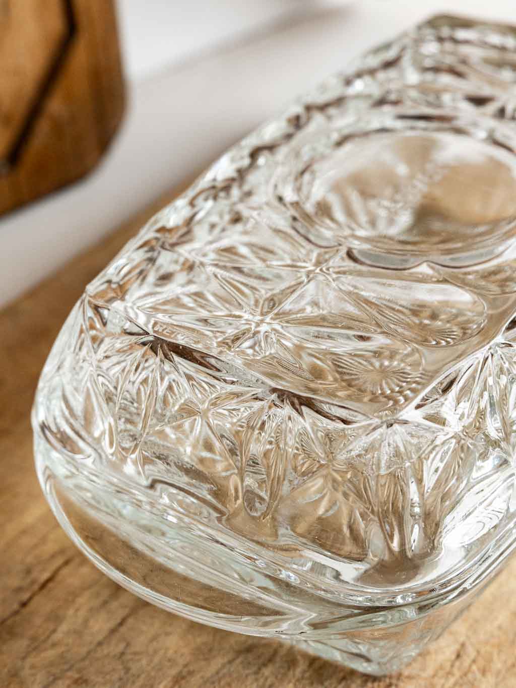 Beurrier vintage en verre moulé Lever