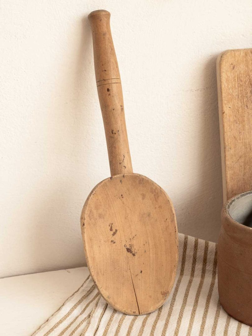 Grande cuillère à beurre en bois ancienne