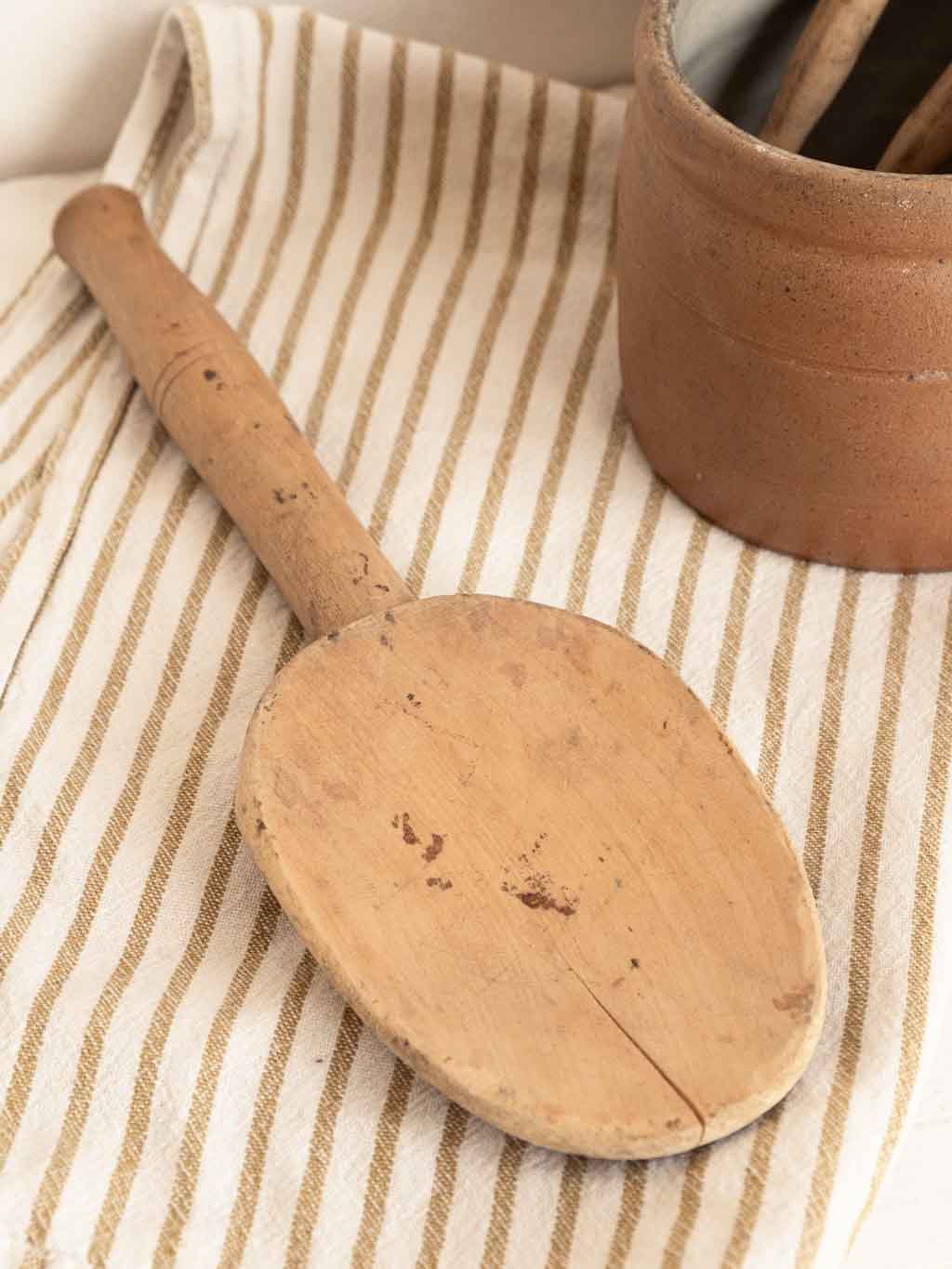 Grande cuillère à beurre en bois ancienne