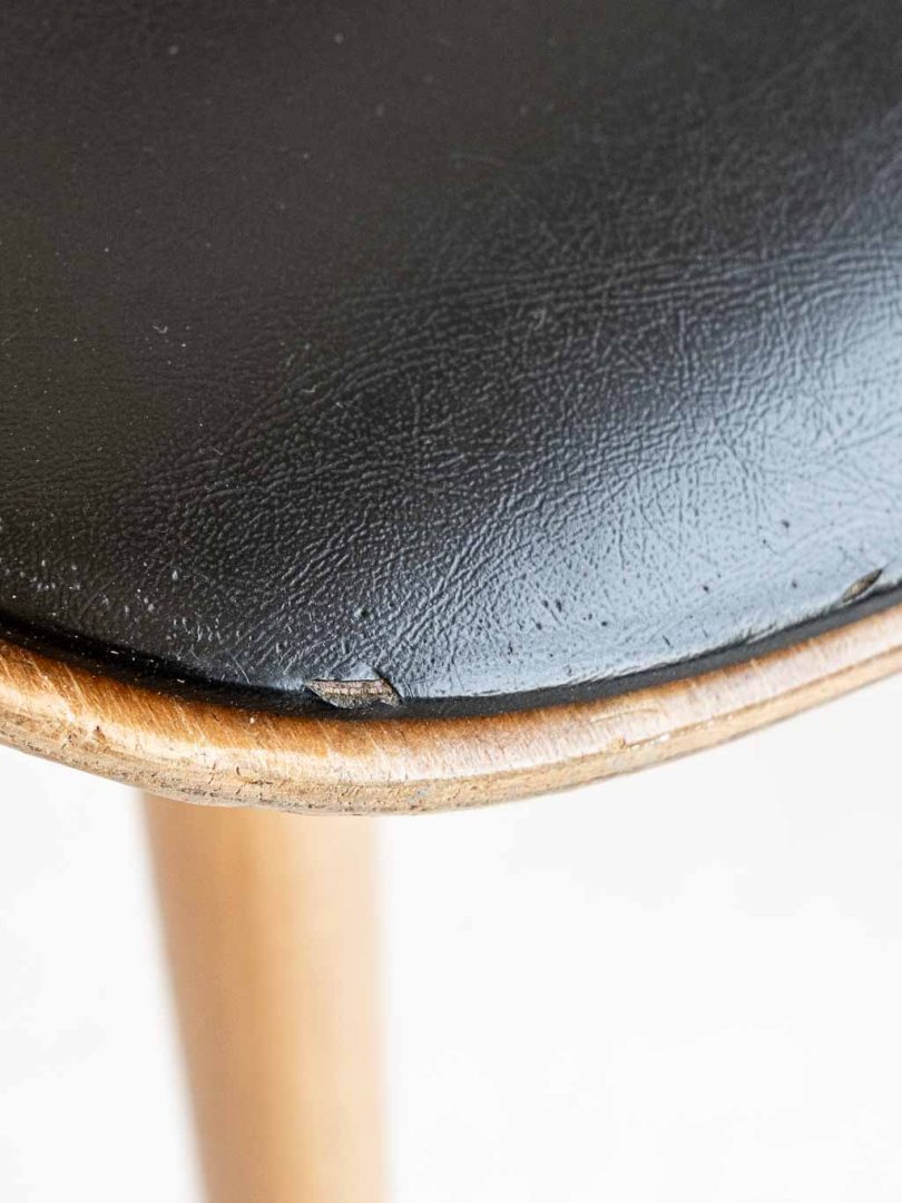 lot de 2 chaises Baumann Sonate / Menuet, dossier à barreaux assise simili noir