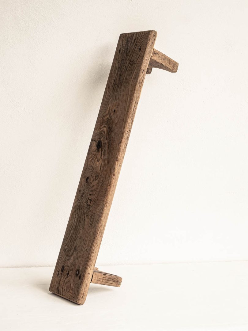 Petit banc marche-pied en chêne