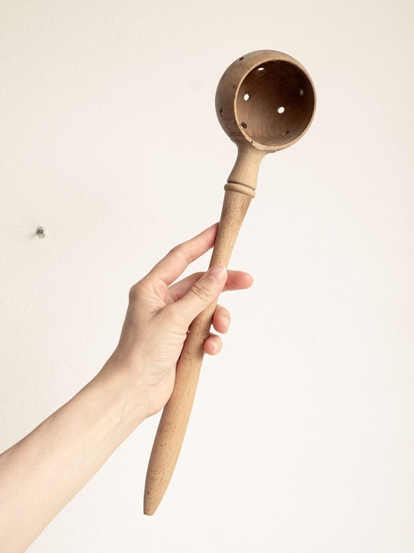 grande cuillère à olives en bois