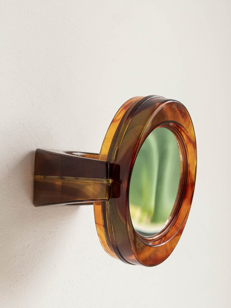 Miroir vintage année 1970 en plastique marron, 2 faces, accroché au mur