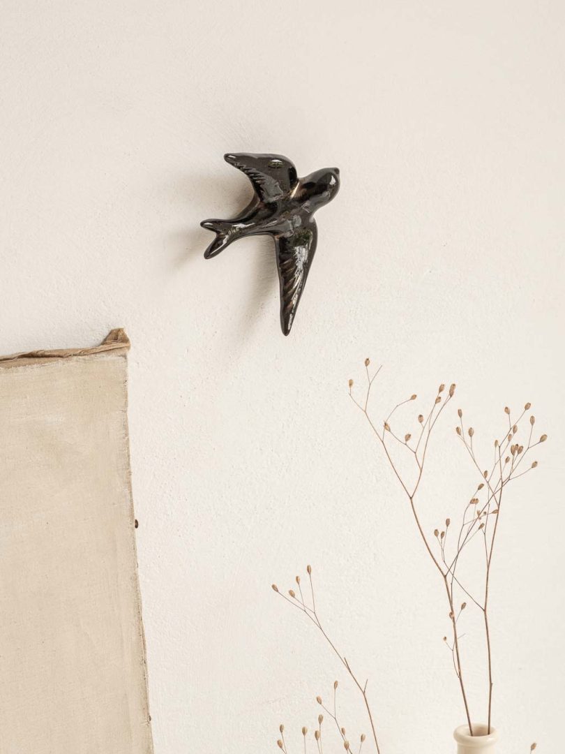 hirondelle en céramique noire pour décoration murale