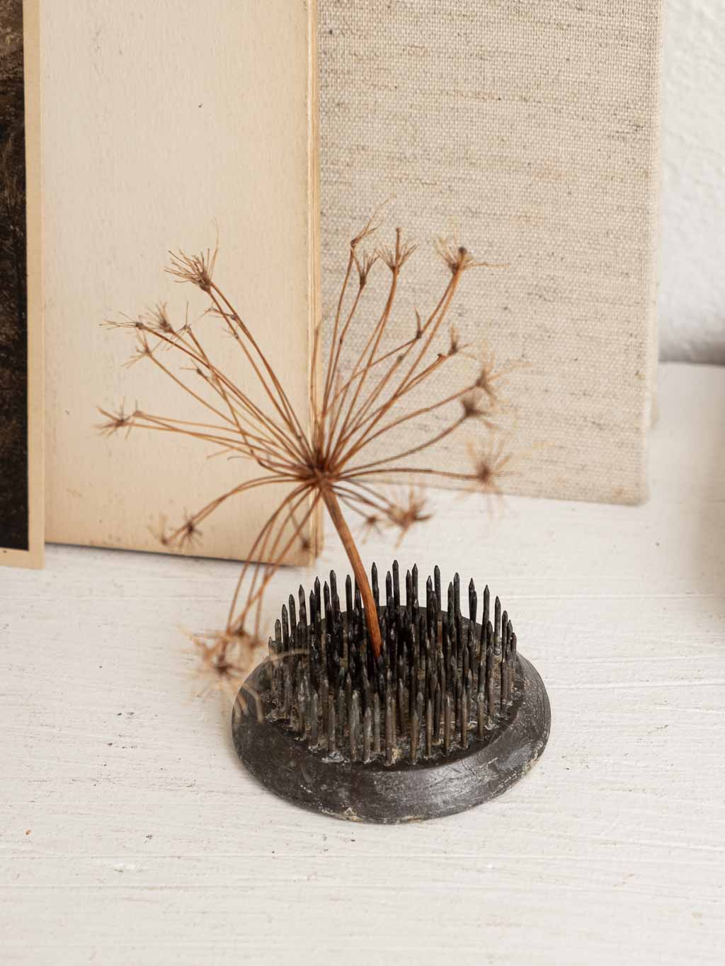 kenzan pique fleurs en métal pour l'art floral ikebana