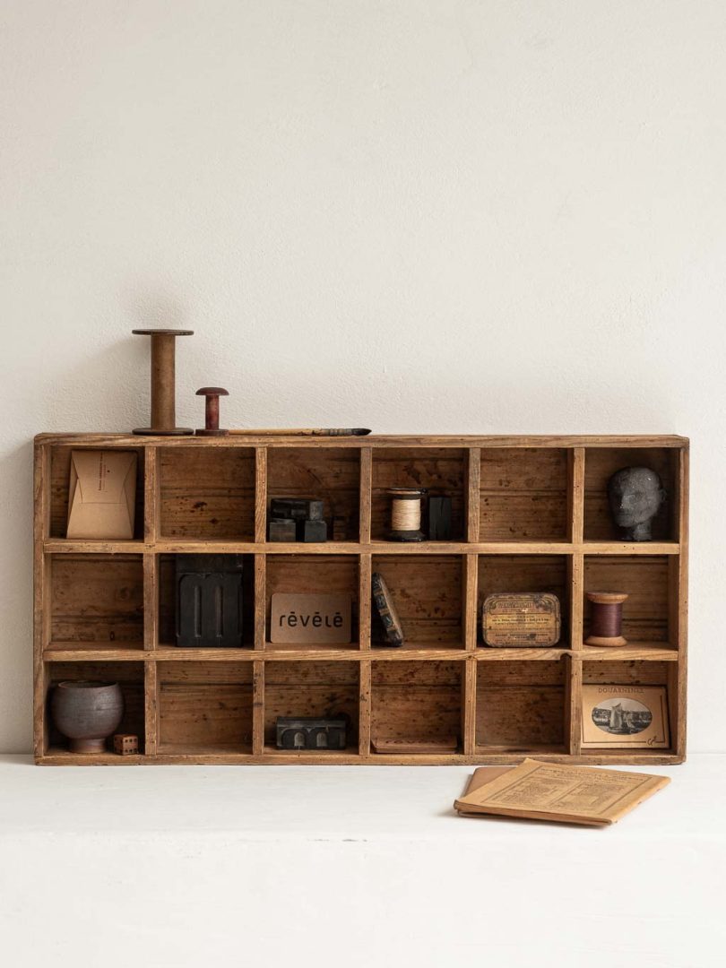 ancien grand casier trieur d'atelier en bois 18 cases
