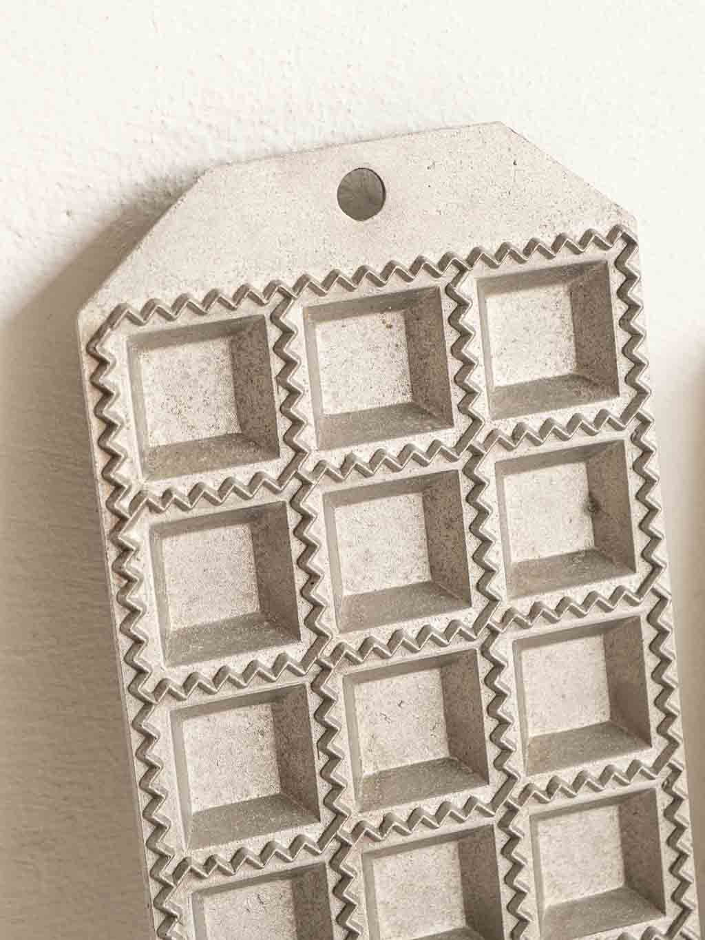 Moule à raviolis en métal, 24 raviolis
