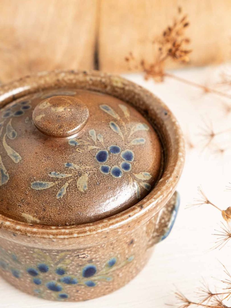 ancien petit plat à terrine et son couvercle en grès fleuri