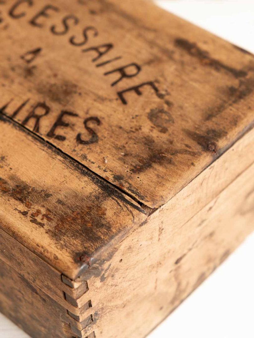 ancien boite à cirage en bois : Nécessaire à chaussures