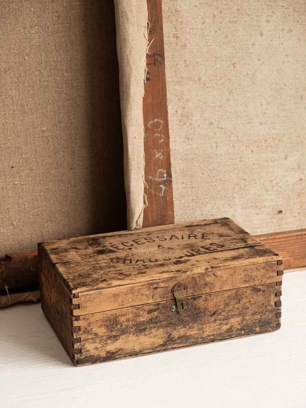 ancien boite à cirage en bois : Nécessaire à chaussures