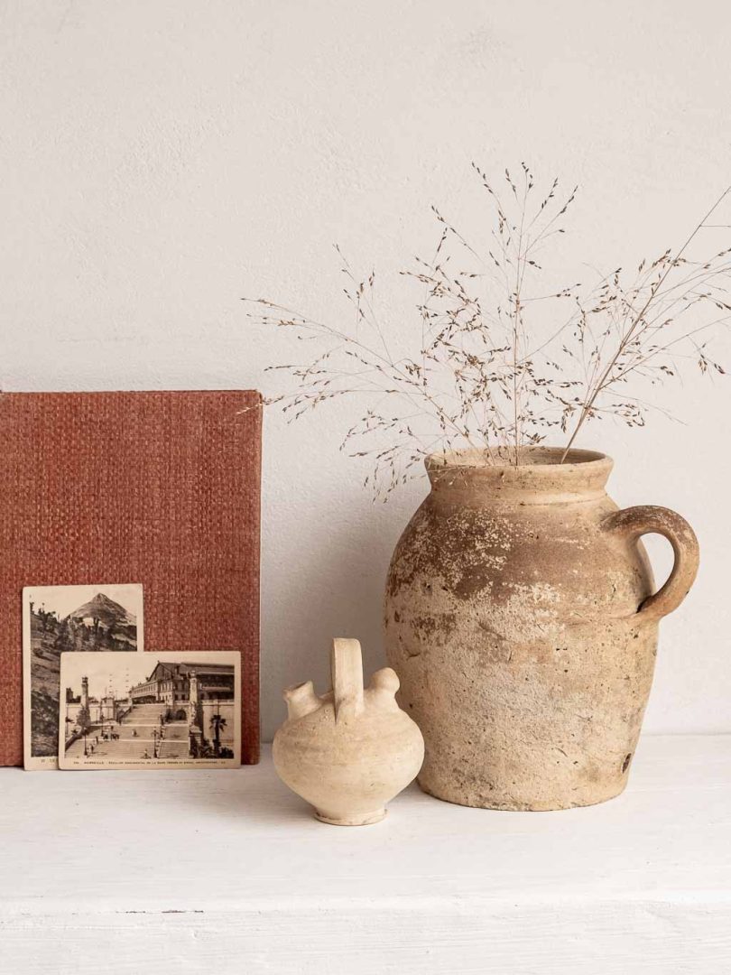 petite gargoulette blanche en céramique 13cm, grand pot ou jarre en céramique beige patinée