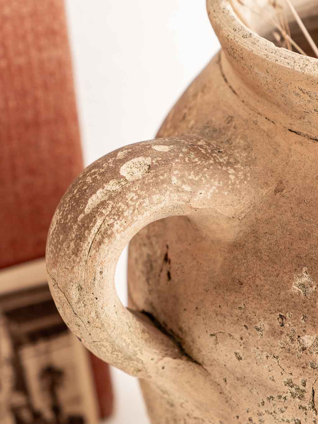 grand pot ou jarre en céramique beige patinée