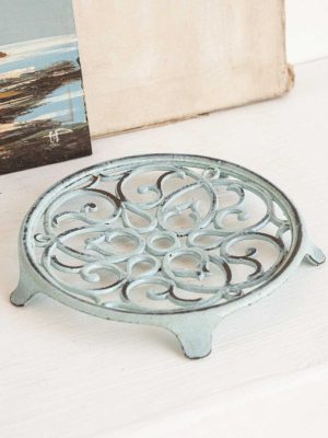 Dessous de plat vintage en fonte émaillée bleu clair