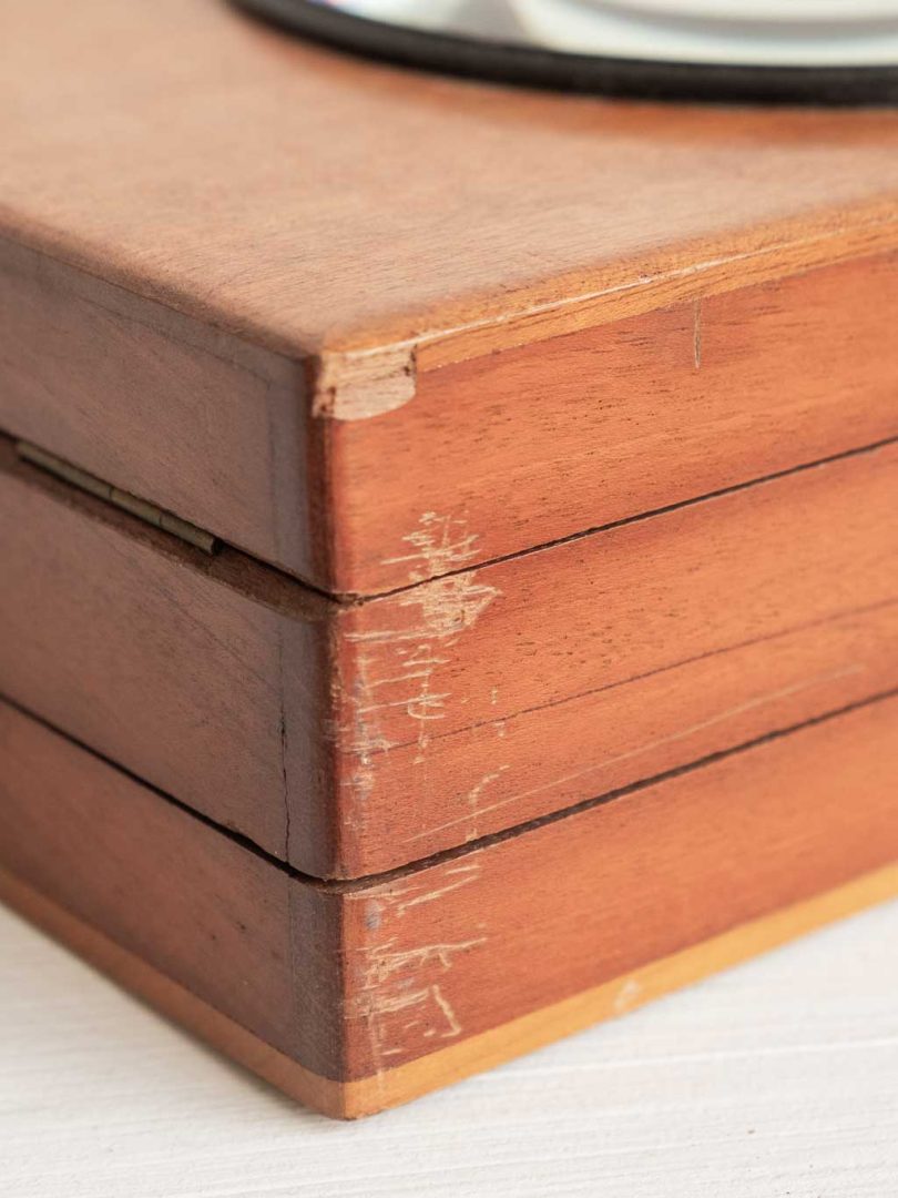 Graphoscope ancien en bois. Boite loupe photos