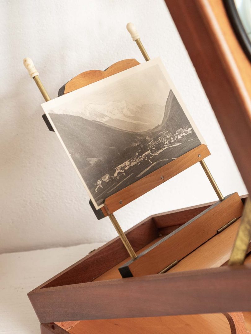 Graphoscope ancien en bois. Boite loupe photos