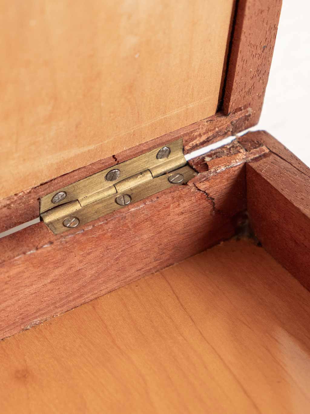 Graphoscope ancien en bois. Boite loupe photos