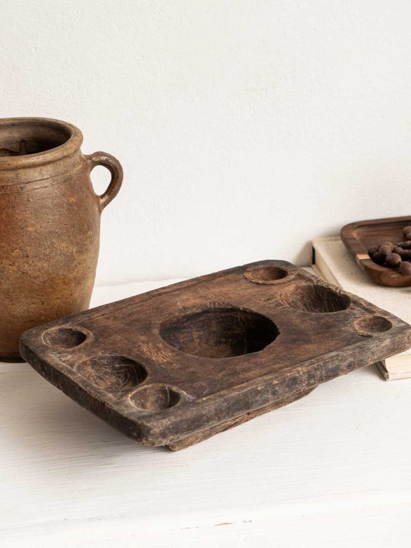 Ancien mortier à épices en bois brut