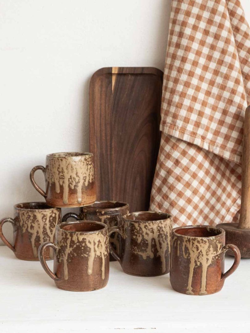 ensemble de 6 tasses anciennes en grès émaillé
